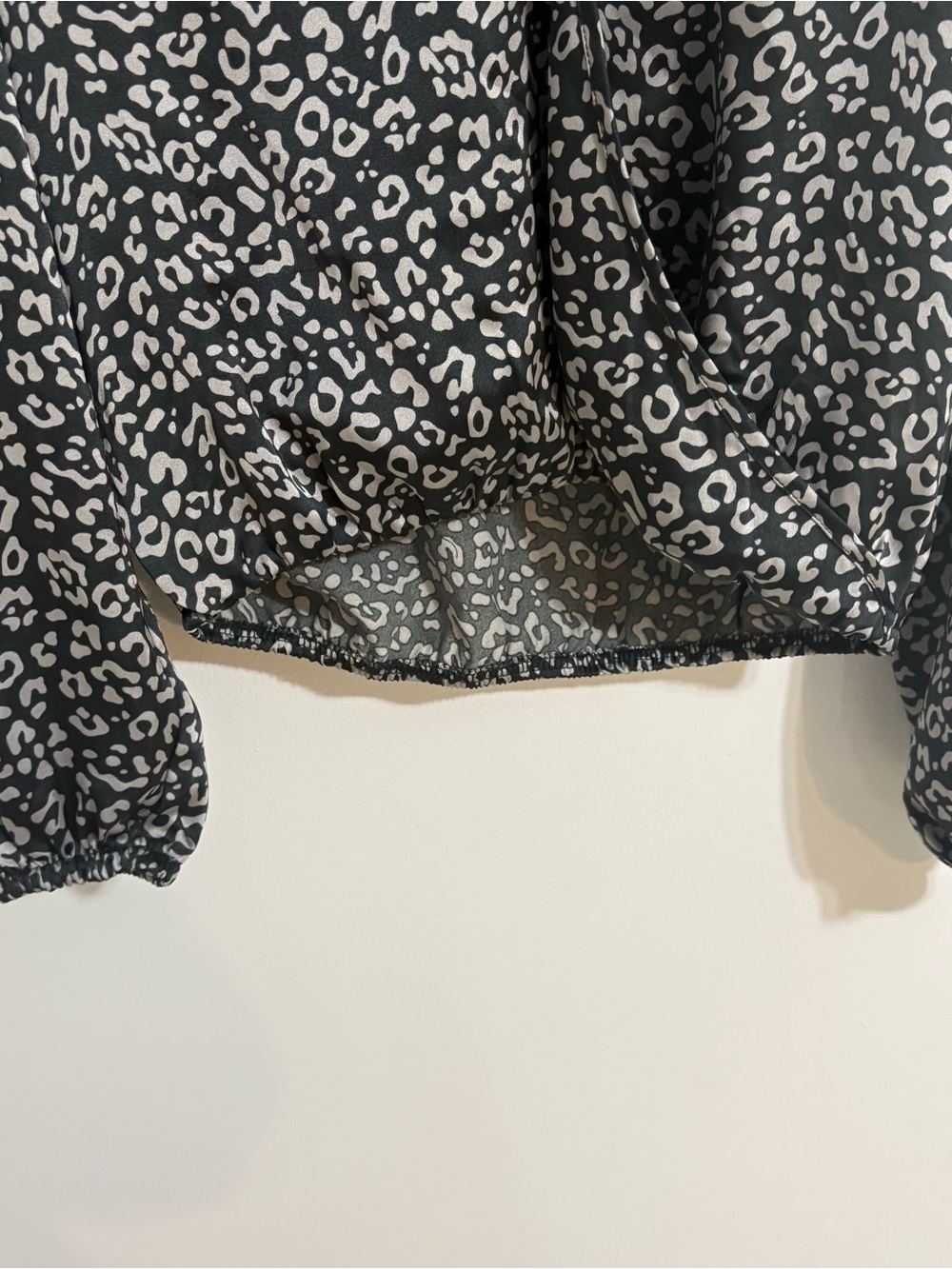 Sincerely Jules Small Black Cheetah Print Blouse - Picture 3 of 4